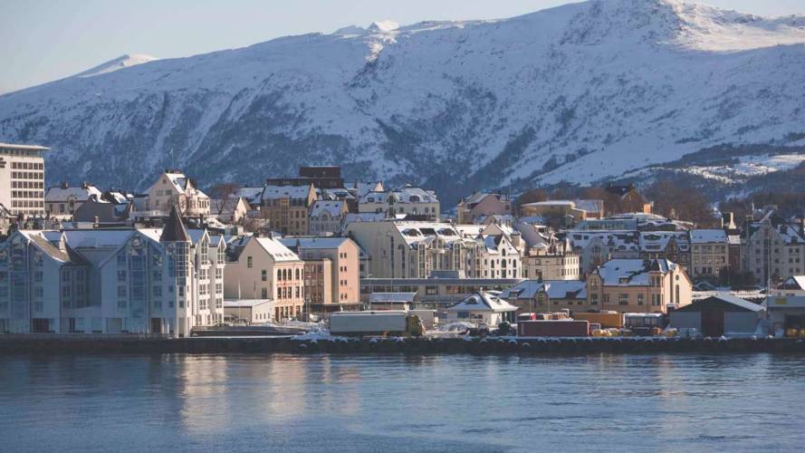 bygning fjell snø vann